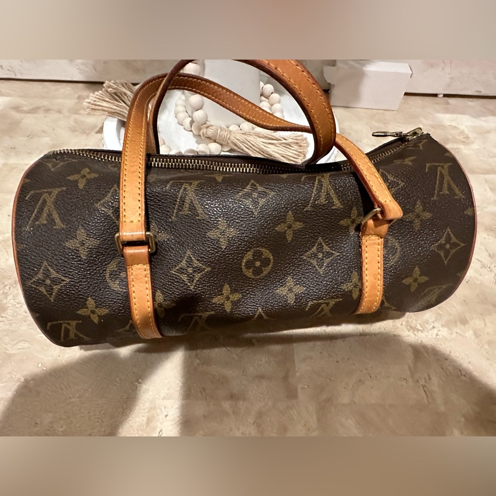 💯 Authentic Louis Vuitton Papillon 26 handbag! Comes with dust bag